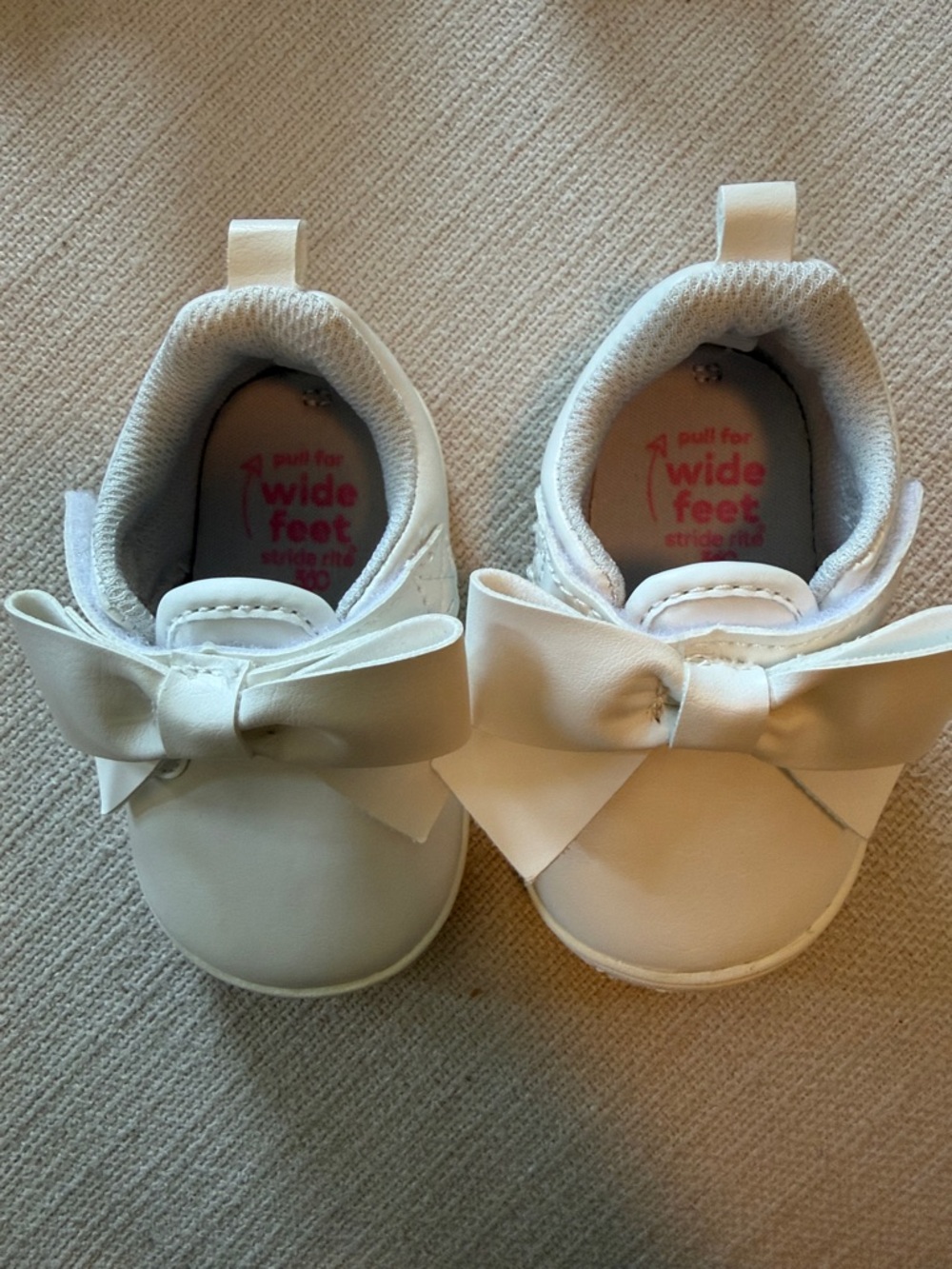 Stride White Bow Accent Soft Sole Shoes